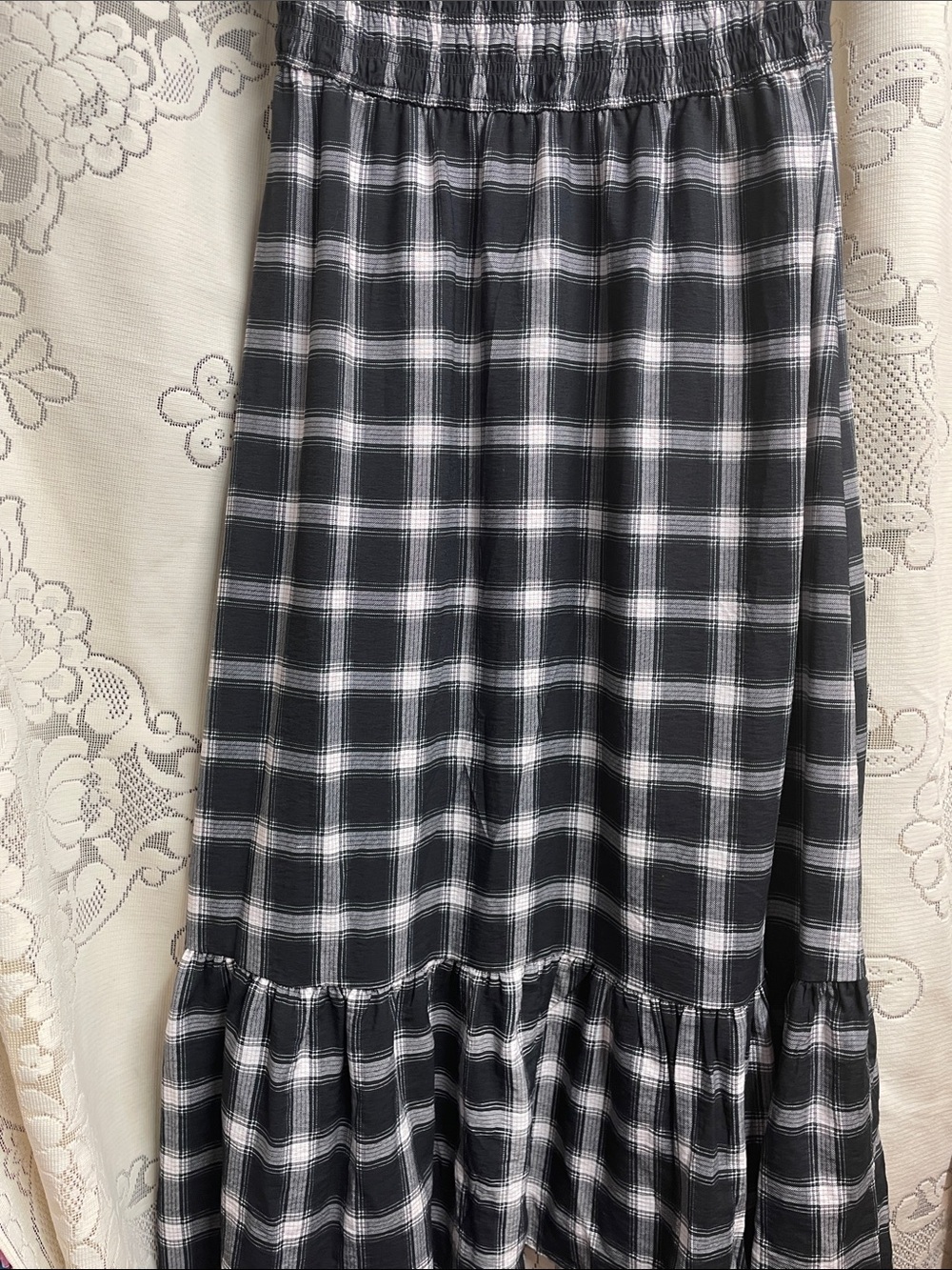 Oak & Trellis Black and White Frilly Large Dress - Picture 7 of 8